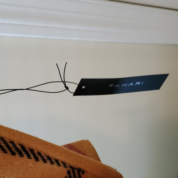 NWT Tahari Zippered Ponch - Picture 2 of 5